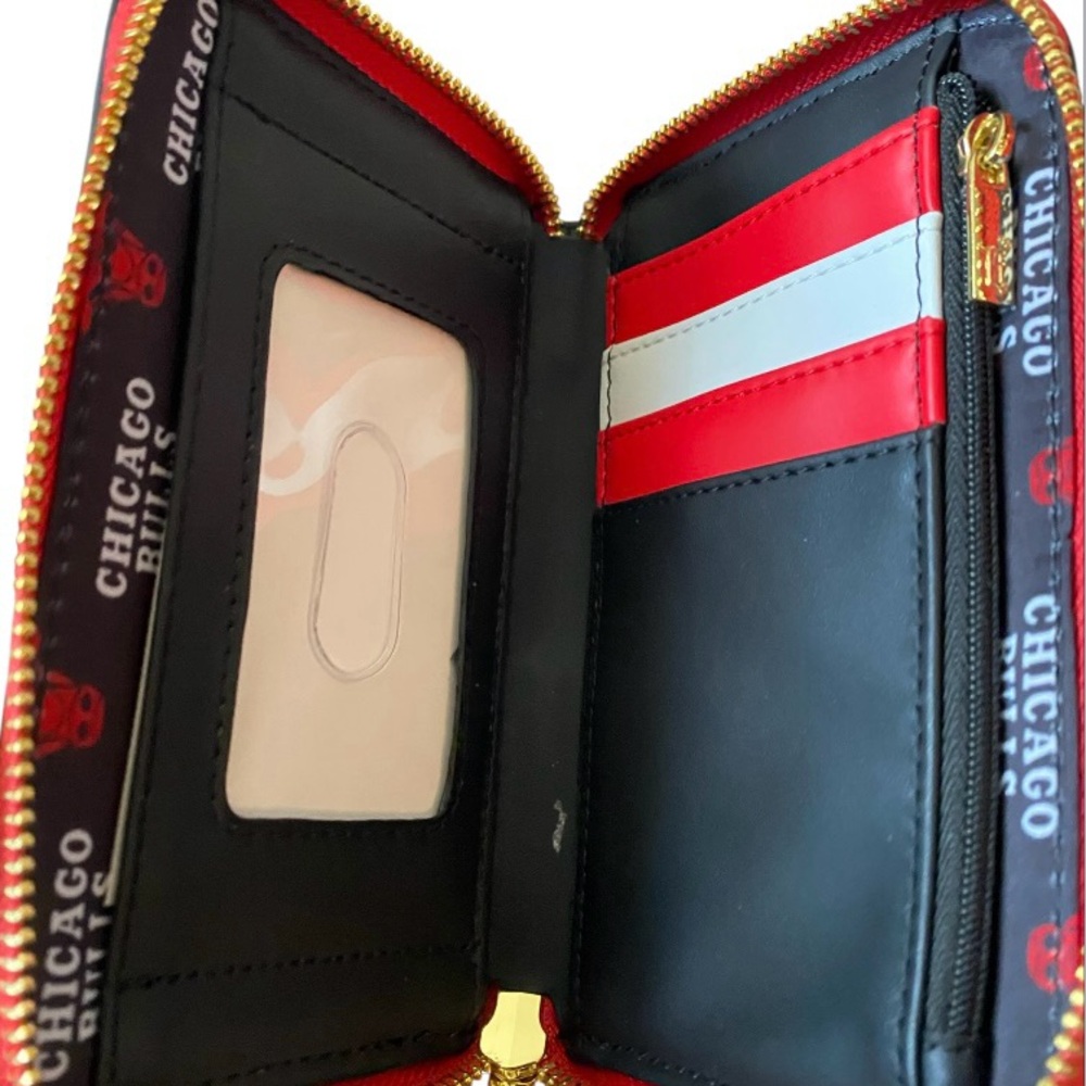 Loungefly Chicago Bulls Wallet - Picture 6 of 14